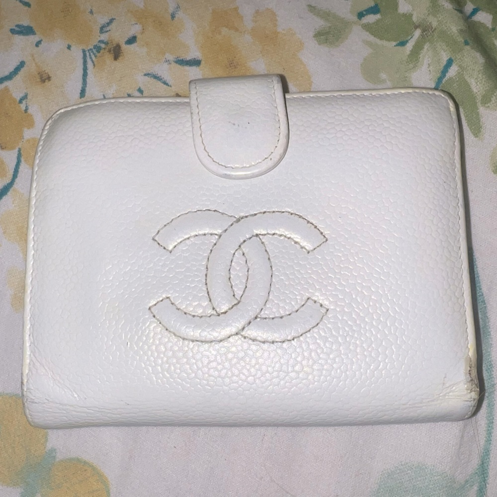 Chanel Caviar Leather CC Monogram French Kisslock Wallet white.